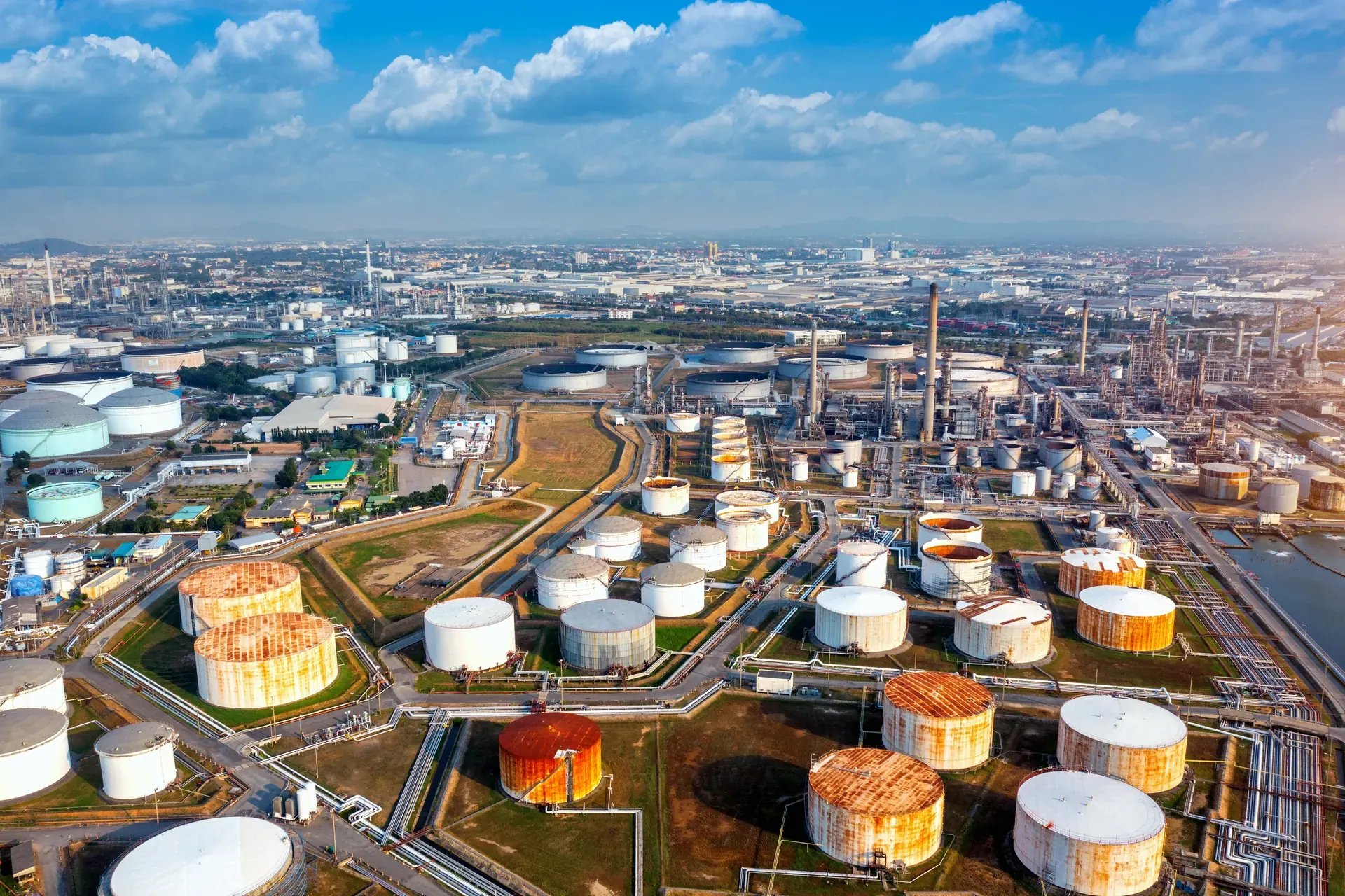 Supporting oil, gas and energy infrastructure with technical procurement and site services.